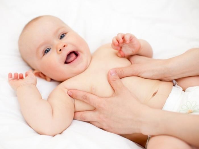 Có nên massage cho trẻ sơ sinh và trẻ nhỏ không?